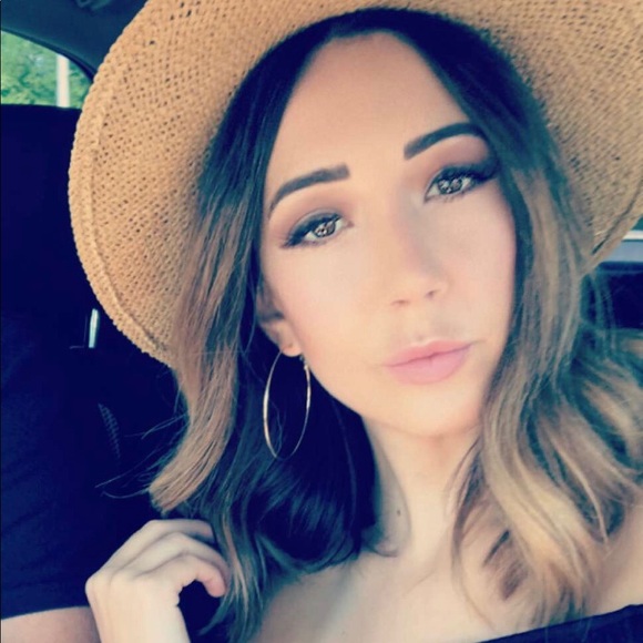 Meet your Posher, Kristina - Picture 1 of 1